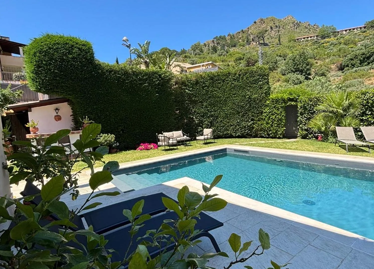 Villa Almond 陶尔米纳